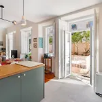Lisbon Design Flat, Luxury, 7 People, Pool & Garden
